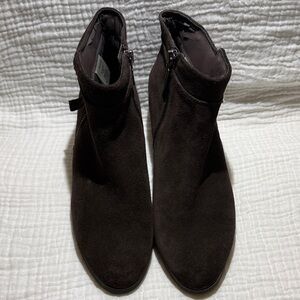 Blondo Dark Brown Suede Ankle Boots Sz 9.5